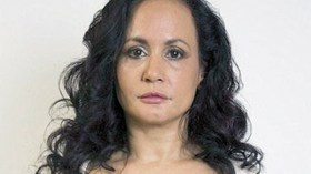 امرأة لم تبتسم منذ 40 عاماً تجنباً للتجاعيد!