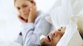 ابتكار خاتم يمنع الشخير أثناء النوم