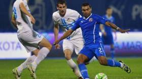 سوداني يسجّل في كرواتيا وذهنه في بوركينافاسو!