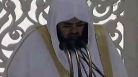 الشيخ السديس يبكي وهو يدعو لمصر وسوريا وبورما والأقصى