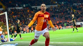 فيغولي أفضل محترفينا قبل “الكان” ويريح بلماضي