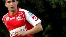 بوڤاش يرضخ ويجدد وخديس يهدد “بتطليق” العميد