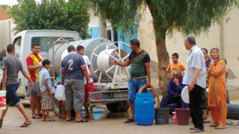 العطش يدفع سكان قرية أيت محلة بالبويرة إلى الخروج إلى الشارع