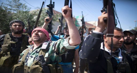 Syrie: 23 soldats tués lors de combats, nouvelles sanctions de l'UE