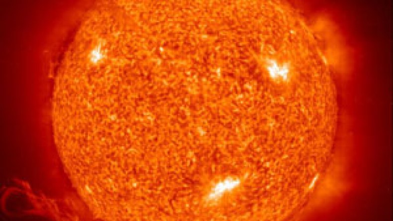 الجزائر  تتوفر  على  طاقة  شمسية  كافية  لتموين  الاقتصاد  العالمي