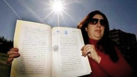 عجائب النساء ..إسبانية تدعي إمتلاك الشمس بأوراق رسمية !