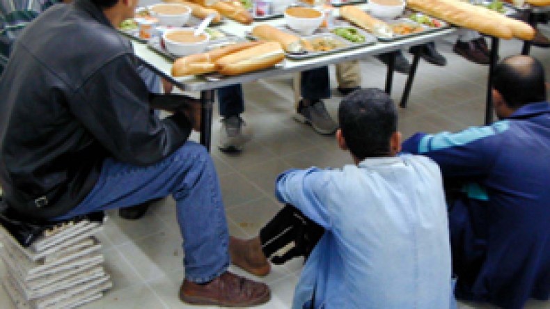 مطاعم الرحمة تحت حراسة أمنية مشددة