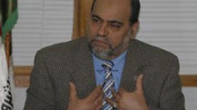 أبوجرة يتراجع عن مغادرة الحكومة ويتمسّك بحقيبته الوزارية