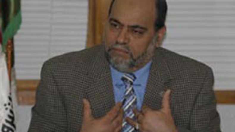 أبوجرة يتراجع عن مغادرة الحكومة ويتمسّك بحقيبته الوزارية