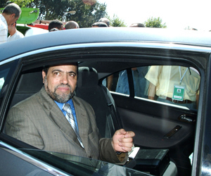 Affaire Anouar Abdelmalek / Soltani : Le réfugié algérien dépose plainte contre le Département fédéral des affaires étrangères suisse