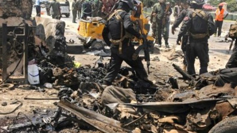 مقتل 10 أشخاص في تفجير سيارتين بالصومال