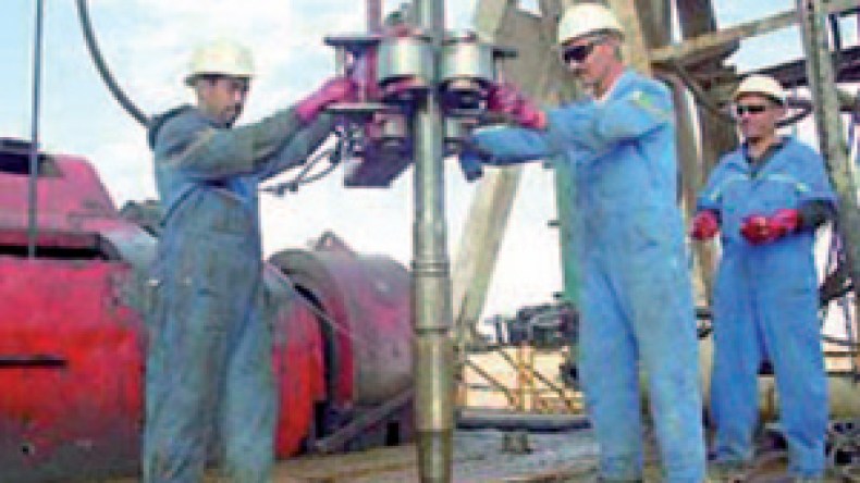 مرتزقة‭ ‬القذافي‭ ‬ينهبون‭ ‬الحفارة‭ ‬البترولية‭ ‬الجزائرية‭ ‬215‭  ‬في‭ ‬ليبيا‭ ‬