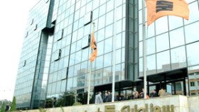 سوناطراك تنذر بفصل 1500 عامل مصري تخلّوا عن مناصب عملهم