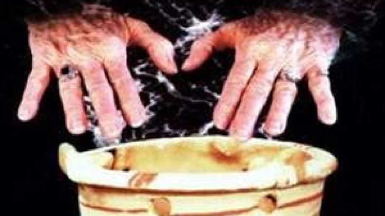 السجن النافذ لمشعوذ دنس القرآن الكريم إرضاء للجن