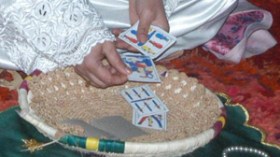 عائلة تحترف الشعوذة..تسطو على البيوت بعد تنويم العائلات مغناطيسيا