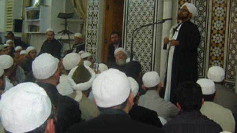 “حزب البعث فئة باغية باعت الجولان لإخوان القردة”