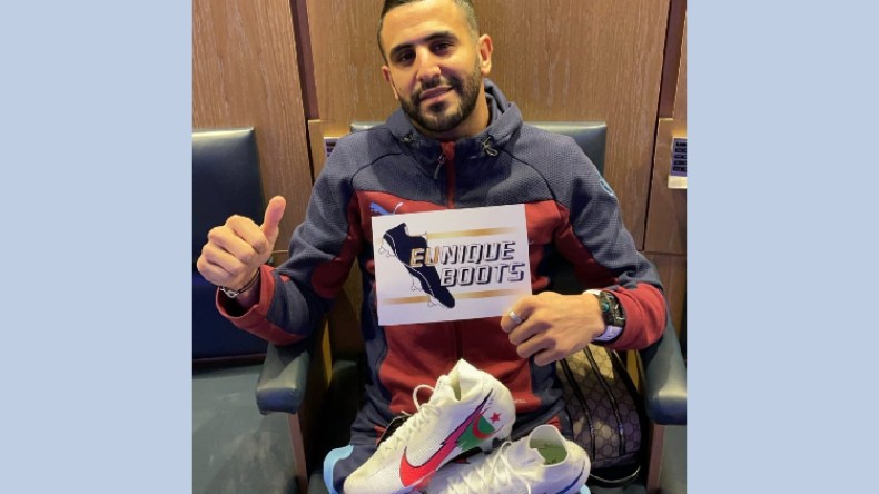 حذاء جديد للنجم محرز يحمل الراية الجزائرية