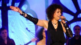 سعاد عسلة تنسب تراث الجزائر لفرنسا في عيد الثورة