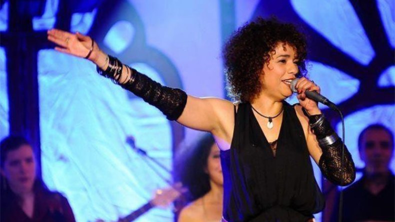 سعاد عسلة تنسب تراث الجزائر لفرنسا في عيد الثورة