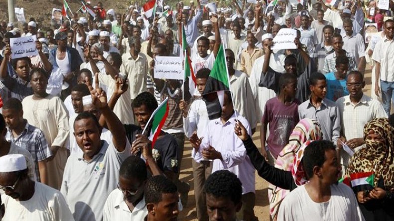 قتيل جديد والخرطوم تربط الاحتجاجات بإسرائيل