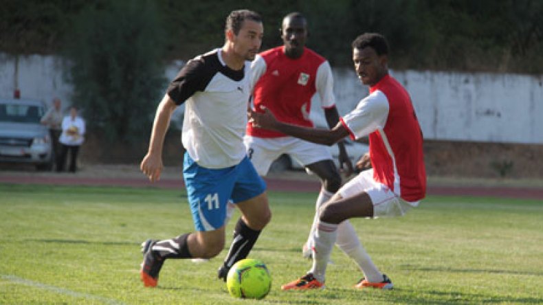 المنتخب الليبي يهزم السودان بثلاثية وينذر خاليلوزيتش