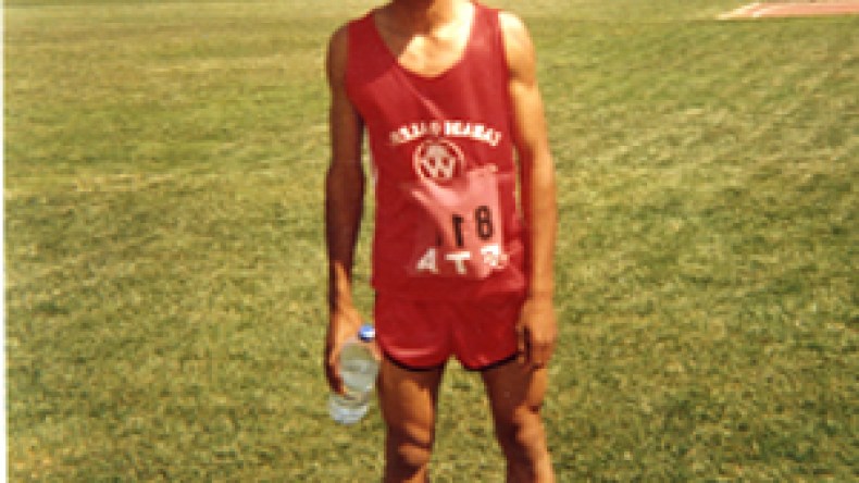 عماد طويل يتوج بذهبية 1500 م في بطولة العالم للشباب