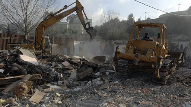 مواطنون يعانون لاقتناء حاجياتهم من الأسواق المغطاة والمراكز التجارية