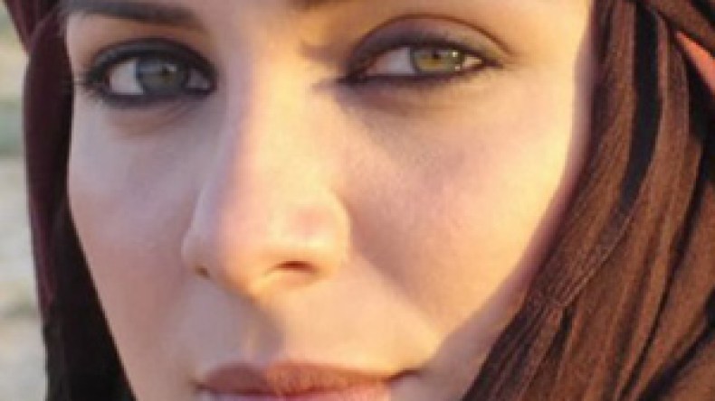 سكان‭ ‬منطقة‭ ‬‮”‬القدم‮”‬‭ ‬بدمشق‭ ‬يهاجمون‭ ‬سلاف‭ ‬فواخرجي‭ ‬