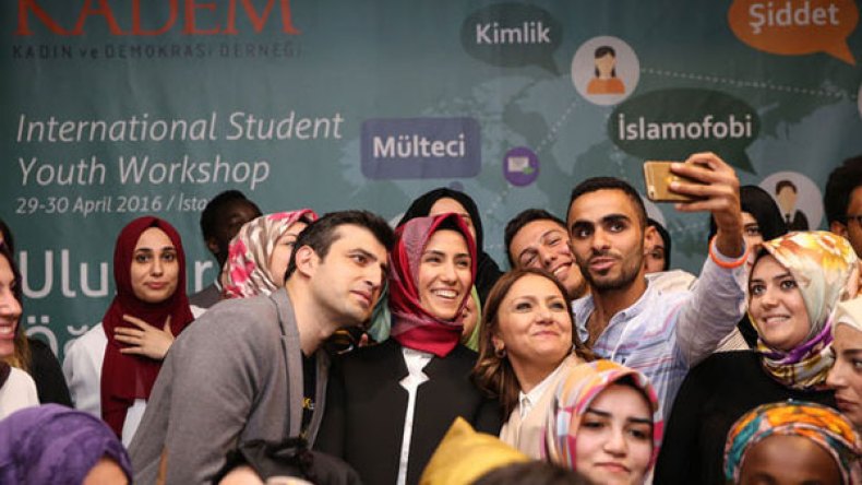 تطلب من المدعوين إلى زفافها التبرع لجمعيات خيرية بدلا من إحضار الزهور