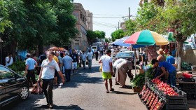 دعوات إلى مساعدة صغار الباعة في رمضان