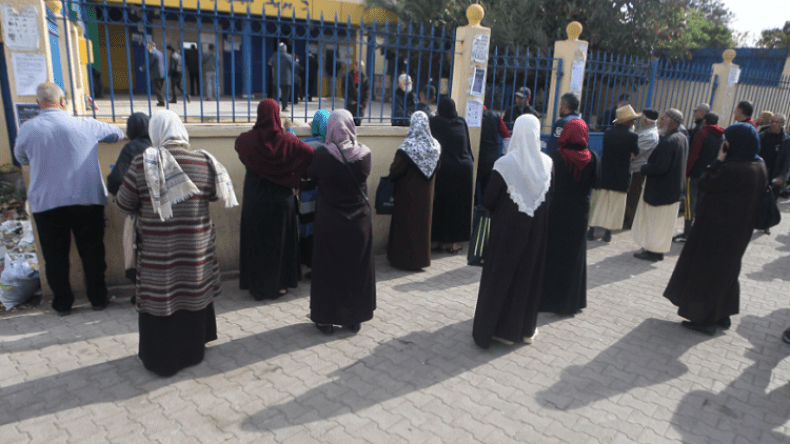  فوضى وتشابك بالأيدي للظفر بـ “الشهرية” في ورقلة