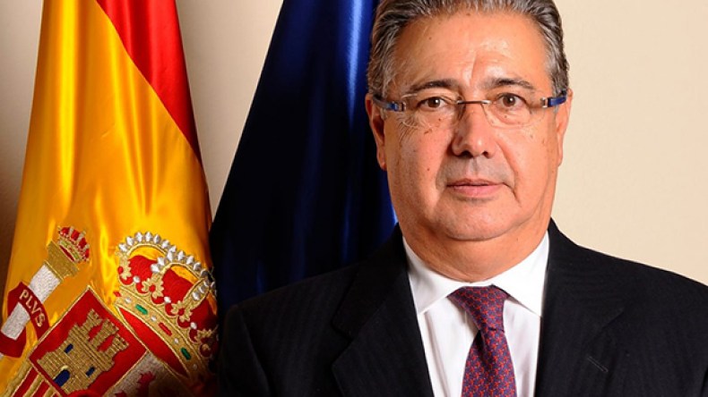 وزير الداخلية الإسباني يجتمع بالسفير الجزائري لبحث قضية “الحراقة”