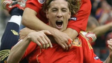 Spain take matters into their own hands at Euro 2008