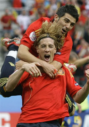 Spain take matters into their own hands at Euro 2008