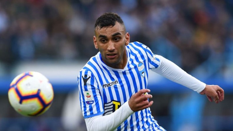 خمسة أندية تتسابق لِانتداب “فارس”