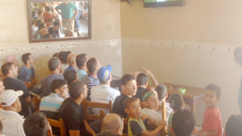 الشارع‭ ‬الجزائري‭ ‬يتجرع‭ ‬مرارة‭ ‬الهزيمة‭ ‬ويصاب‭ ‬بخيبة‭ ‬أمل‭ ‬