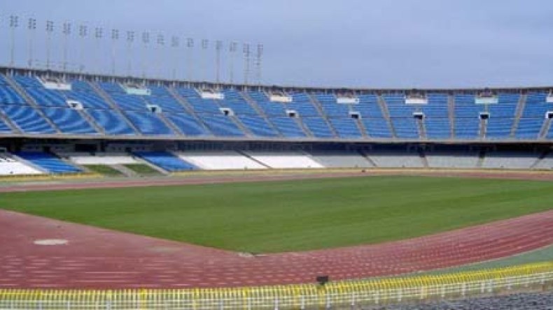 Stade du 5 juillet: la pose d’une nouvelle pelouse reportée pour la saison prochaine