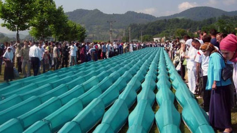 142 سنة سجنا في حق أربعة جنود صرب قتلوا 8000 بوسني