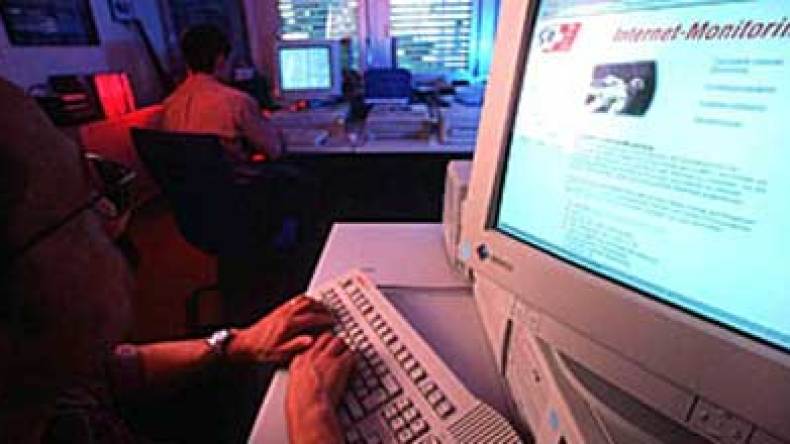 الجزائر تتبنى خطة أمنية لقمع الجريمة المعلوماتية والدعاية الإرهابية