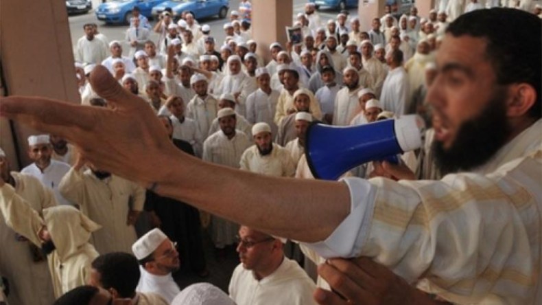 الأئمة يؤجلون وقفتهم الاحتجاجية ويحضرون لمسيرات كبرى