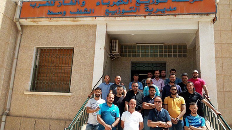 عمال بسونلغاز الشلف يحتجون على طرد زملائهم من العمل