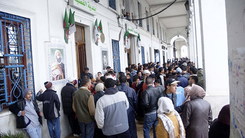 قاطنو الأسطح والأقبية والعمارات الآيلة للسقوط بالقصبة ينتفضون