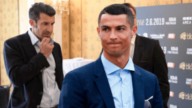 هل عجز “لويس فيغو” عن تحرير رسالة تعزية مُحترمة؟!