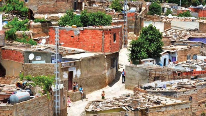 عائلات منكوبة في وهران تقتحم أقسام مدرسة خشية الغرق