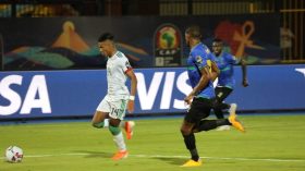 “الكاف” تحذف إنذارات لاعبي “الخضر”