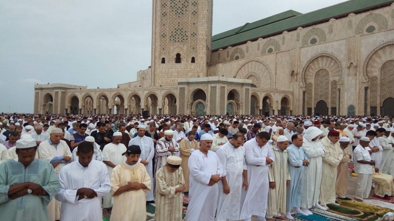 مسلمو العالم يؤدون صلاة عيد الفطر