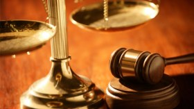 مسؤولة سابقة تزعم علاقتها بالمخابرات وأويحيى للاحتيال على التجار