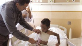 بالفيديو… “راكان” الذي عذبه والديه نتيجة علاقة غير شرعية