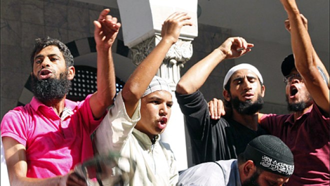 تونس:  اعتقال سلفيين في سيارة مملؤة بالأزياء العسكرية والخرائط