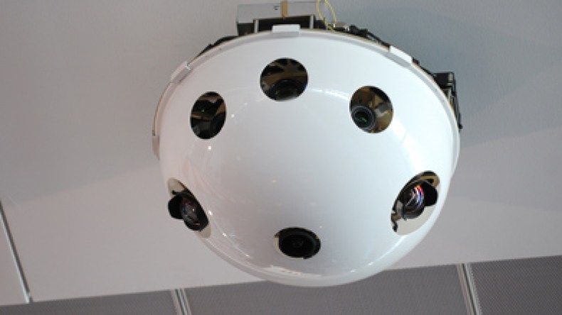 كاميرات صغيرة تنقل أسرار الجزائريين للعالم